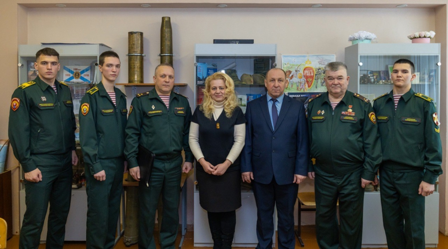 28 января 2026 года военнослужащие военного института посетили Саратовский техникум отраслевых технологий