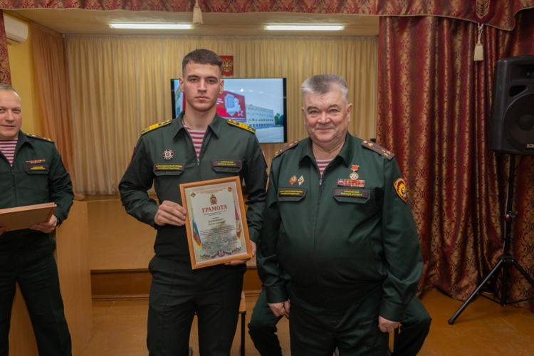28 января 2026 года военнослужащие военного института посетили Саратовский техникум отраслевых технологий