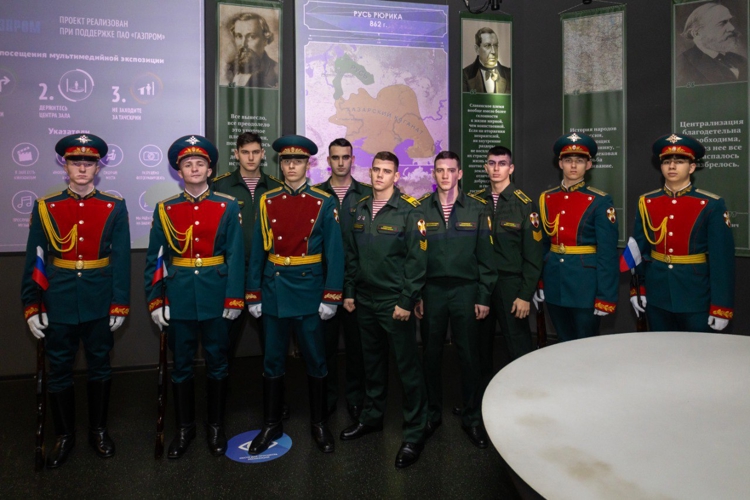 29 января 2026 года военнослужащие военного института приняли участие в открытии масштабной мультимедийной выставки «Росгвардия. История и современность»