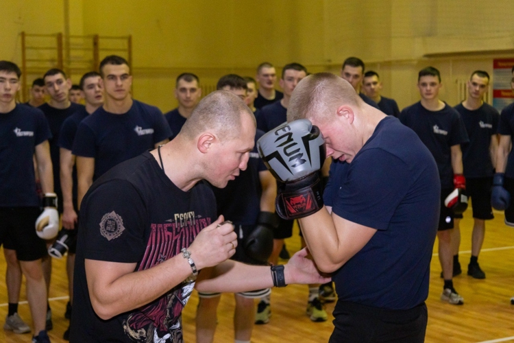 5 февраля 2026 года в военном институте проведен мастер-класс по боксу