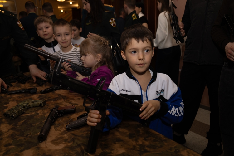 13 марта 2026 года военнослужащие военного института посетили благотворительный показ цирковой программы