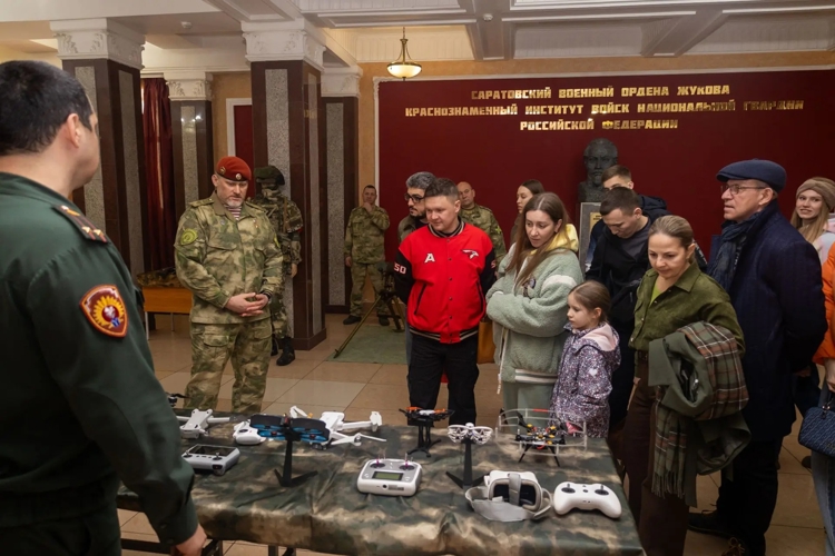 16 марта 2026 года военный институт с экскурсией посетила команда Ярослава Запашного  