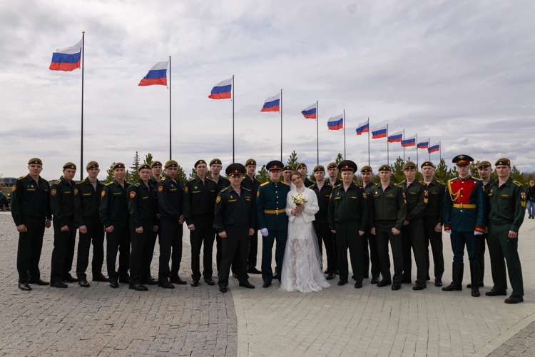 12 апреля 2026 года военнослужащий военного института заключил брак на месте приземления Юрия Гагарина