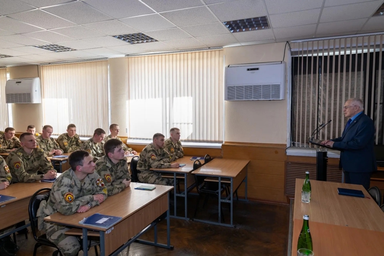 Военный институт с рабочим визитом посетил советник директора Росгвардии