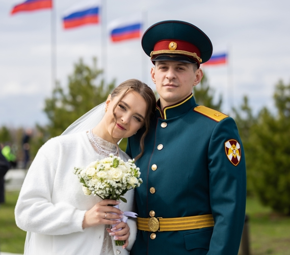 12 апреля 2026 года военнослужащий военного института заключил брак на месте приземления Юрия Гагарина