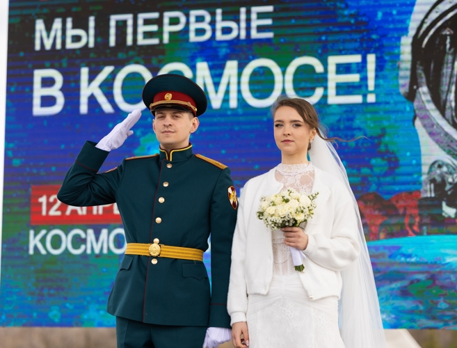 12 апреля 2026 года военнослужащий военного института заключил брак на месте приземления Юрия Гагарина