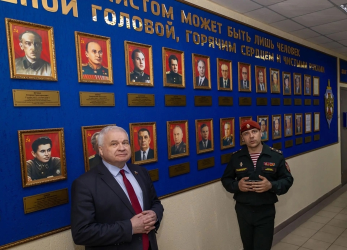 13 мая 2026 года в военном институте состоялась встреча с сенатором Совета Федерации Андреем Ивановичем Денисовым