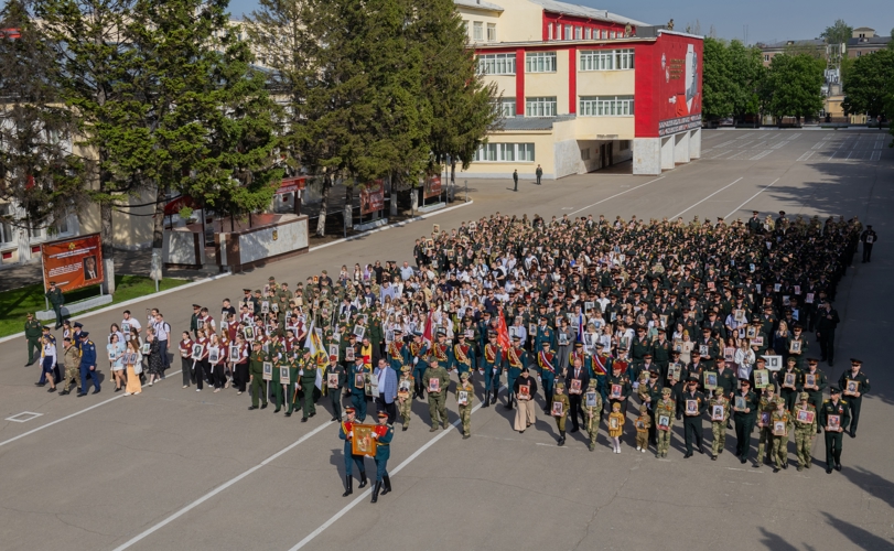 8 мая 2026 года в военном институте проведено шествие «Бессмертного полка»