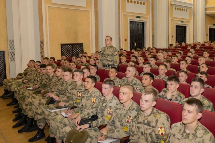 13 мая 2026 года в военном институте состоялась встреча с сенатором Совета Федерации Андреем Ивановичем Денисовым  