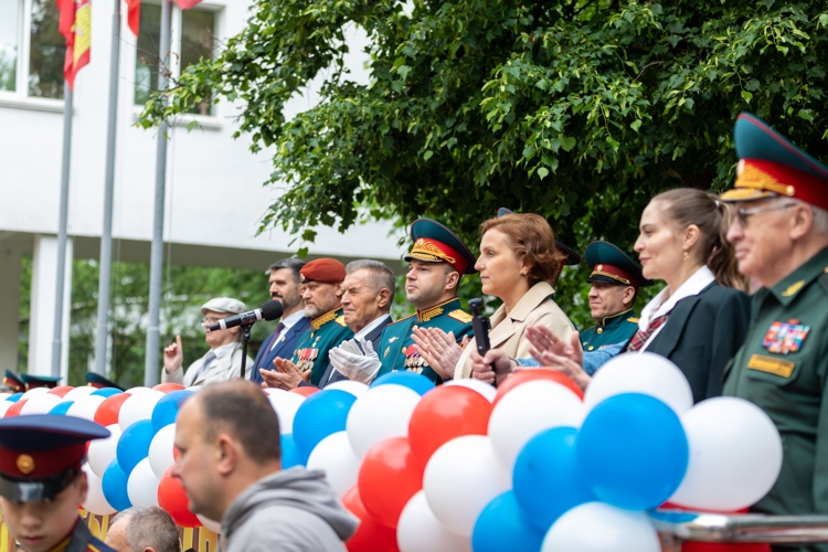 27 мая 2026 года начальник военного института принял участие в последнем звонке 