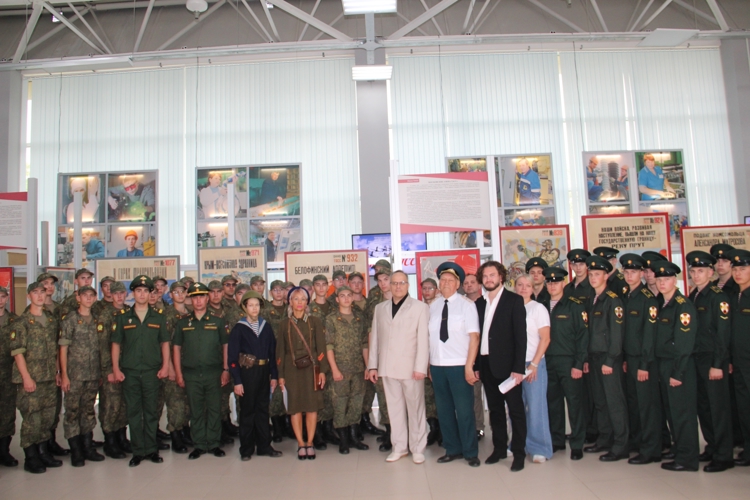 22 июня 2026 года военнослужащие военного института приняли участие в открытии выставки «Окна ТАСС»  