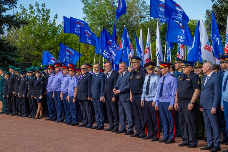 22 июня 2026 года военнослужащие военного института приняли участие в церемонии возложения цветов в День памяти и скорби  