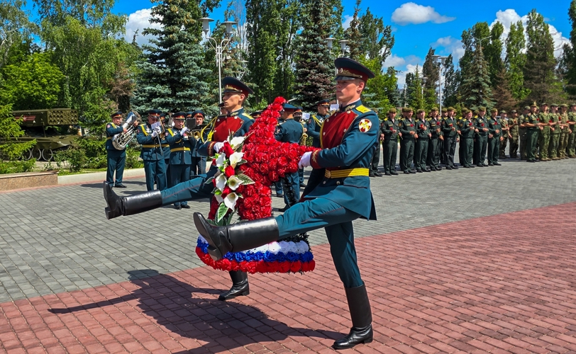 20 июня 2026 года военнослужащие военного института приняли участие в церемонии возложения цветов  