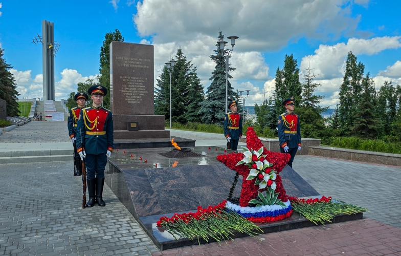 20 июня 2026 года военнослужащие военного института приняли участие в церемонии возложения цветов