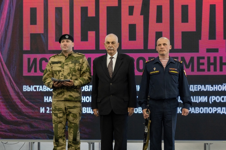 2 июня 2026 года военнослужащие военного института приняли участие в закрытии выставки