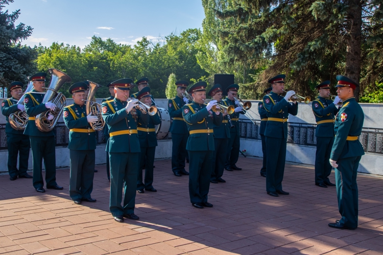 22 июня 2026 года военнослужащие военного института приняли участие в церемонии возложения цветов в День памяти и скорби  