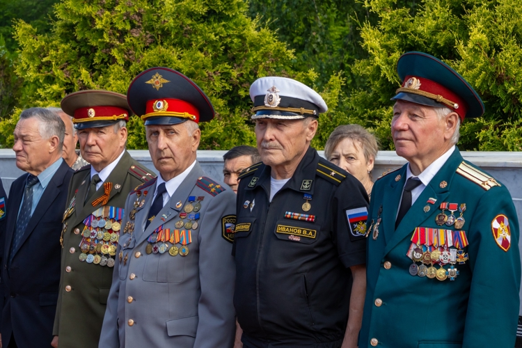 22 июня 2026 года военнослужащие военного института приняли участие в церемонии возложения цветов в День памяти и скорби  