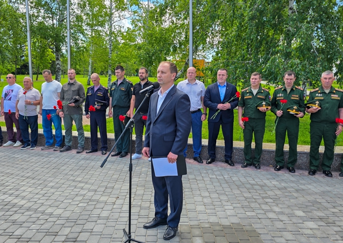 20 июня 2026 года военнослужащие военного института приняли участие в церемонии возложения цветов  