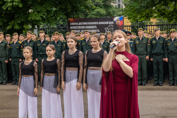 26 июня 2026 года в военном институте состоялась торжественная церемония вручения выпускникам офицерских погон