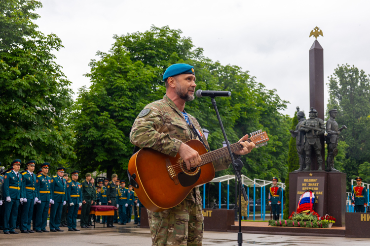 26 июня 2026 года в военном институте состоялась торжественная церемония вручения выпускникам офицерских погон 