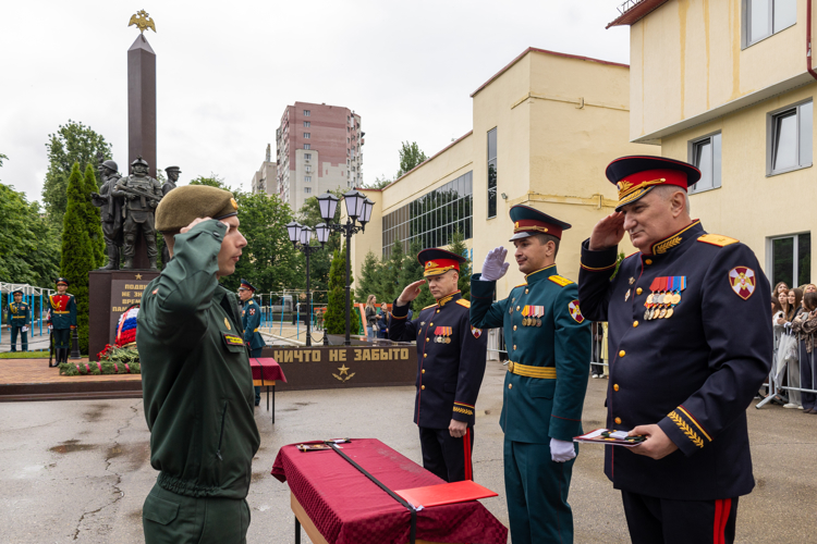 26 июня 2026 года в военном институте состоялась торжественная церемония вручения выпускникам офицерских погон 