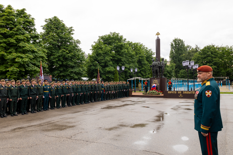 26 июня 2026 года в военном институте состоялась торжественная церемония вручения выпускникам офицерских погон 