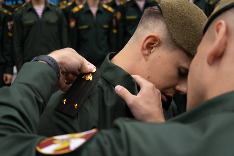 26 июня 2026 года в военном институте состоялась торжественная церемония вручения выпускникам офицерских погон 
