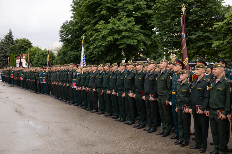 26 июня 2026 года в военном институте состоялась торжественная церемония вручения выпускникам офицерских погон 