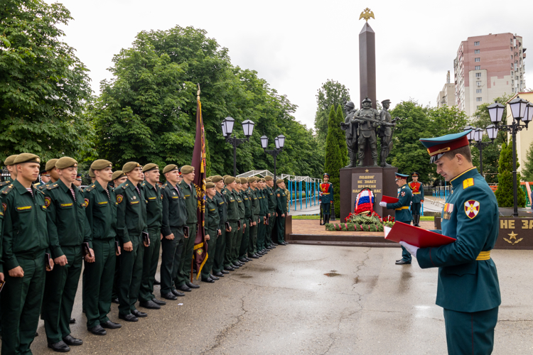 26 июня 2026 года в военном институте состоялась торжественная церемония вручения выпускникам офицерских погон 