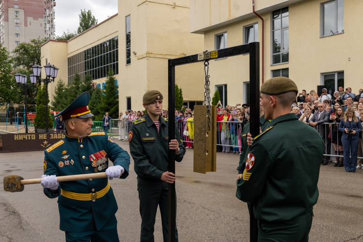26 июня 2026 года в военном институте состоялась торжественная церемония вручения выпускникам офицерских погон 