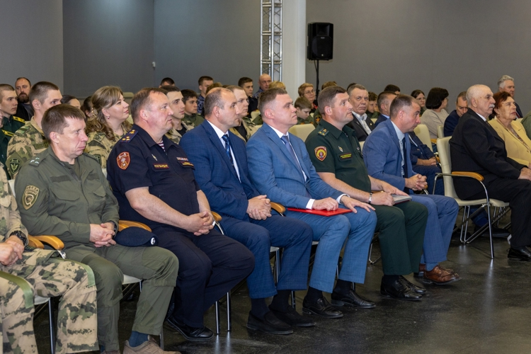 2 июня 2026 года военнослужащие военного института приняли участие в закрытии выставки