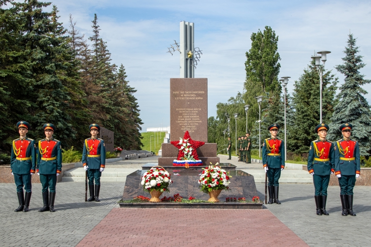 23 июня 2026 года военнослужащие военного института приняли участие в церемонии возложения цветов с делегацией Республики Казахстан  