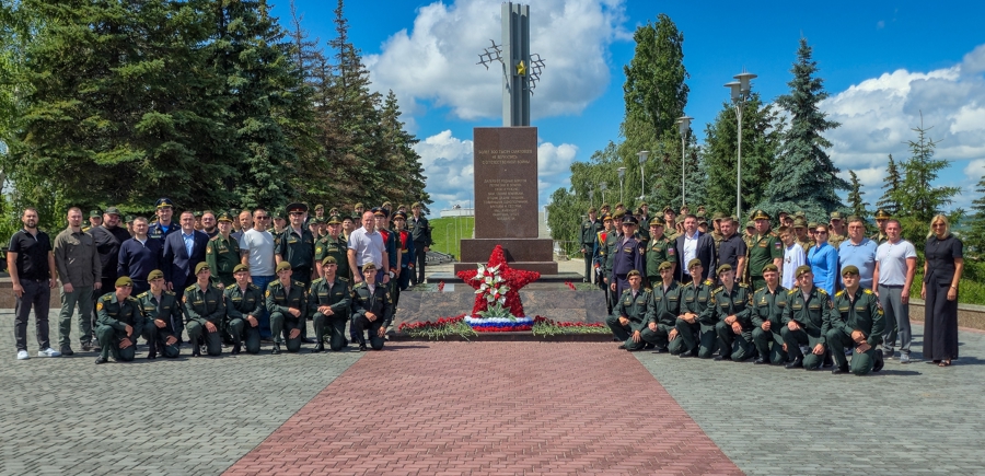 20 июня 2026 года военнослужащие военного института приняли участие в церемонии возложения цветов  