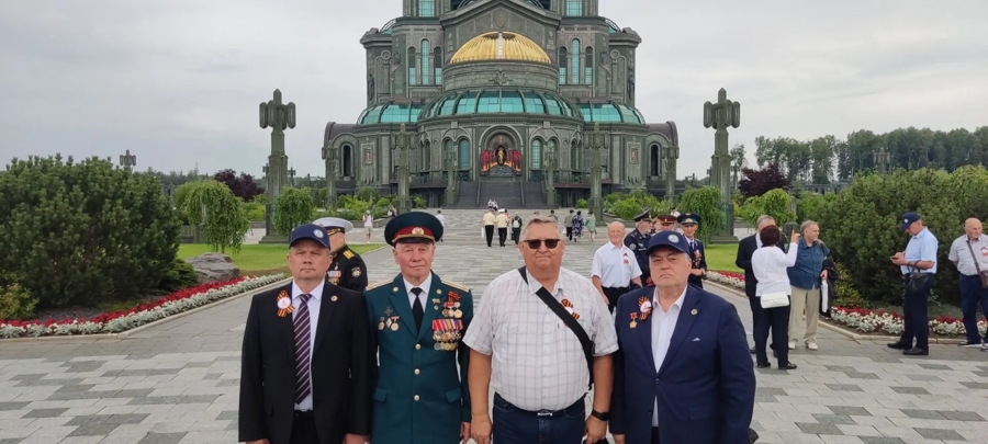 Ветераны военного института в составе Саратовской делегации посетили Москву
