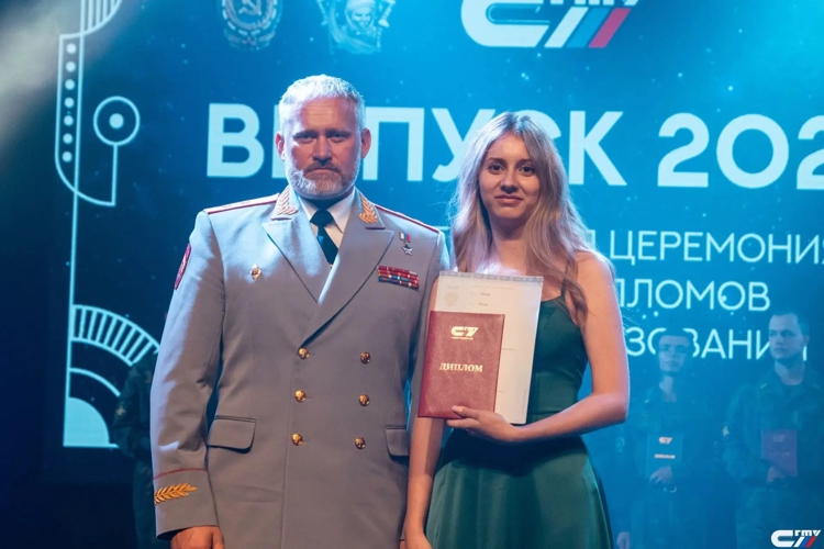 10 июля 2026 года начальник военного института принял участие во вручении дипломов с отличием выпускников СГТУ