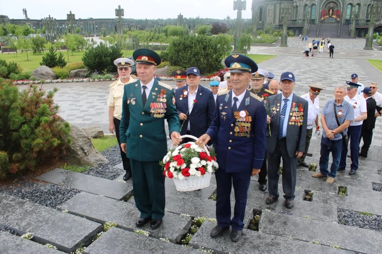 Ветераны военного института в составе Саратовской делегации посетили Москву