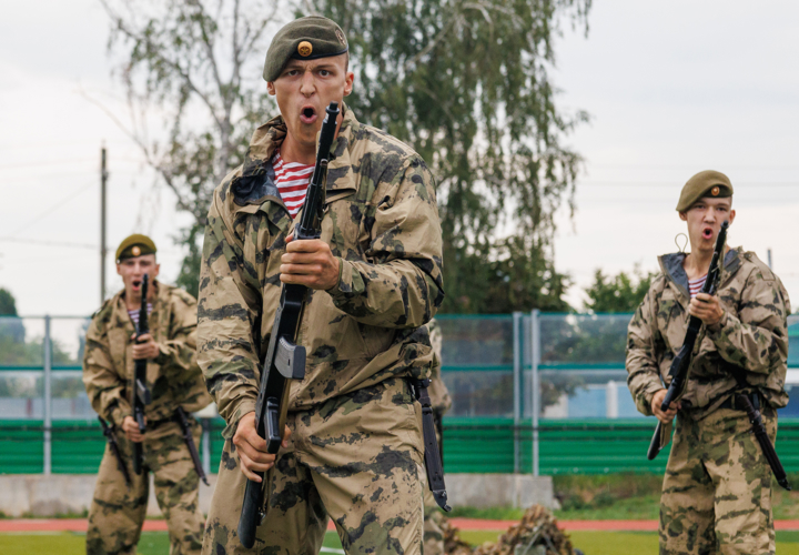 23 июля 2026 года военнослужащие военного института приняли участие в открытии стадиона ФК «Витязь» в городе Марксе ⚽️🏟️  