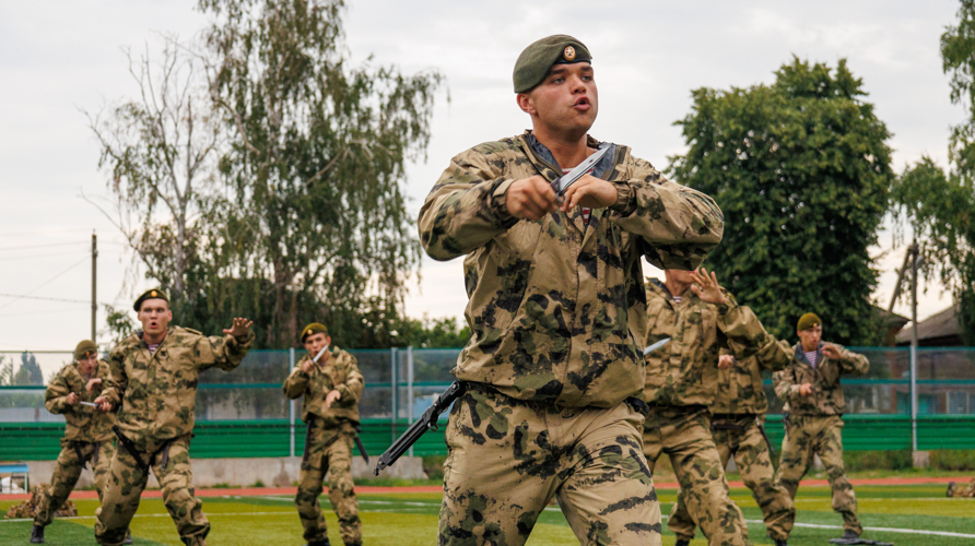 23 июля 2026 года военнослужащие военного института приняли участие в открытии стадиона ФК «Витязь» в городе Марксе ⚽️🏟️  