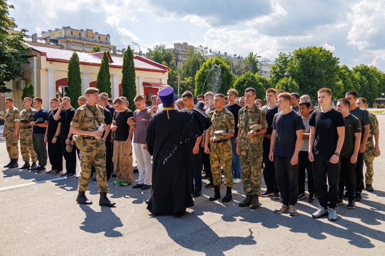 28 июля 2026 года в военном институте организована беседа и праздничный молебен  