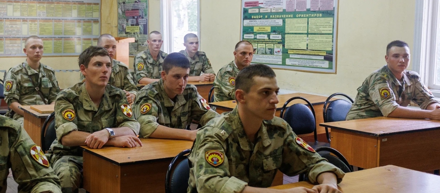 Первокурсники проходят адаптацию к условиям военной службы