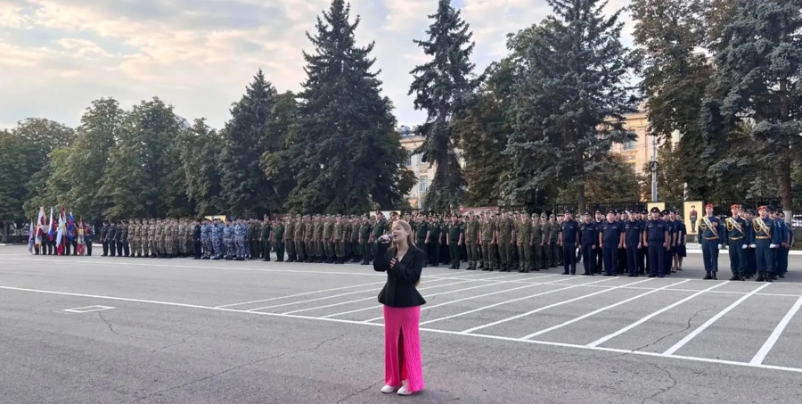 В военном институте отметили День Государственного флага