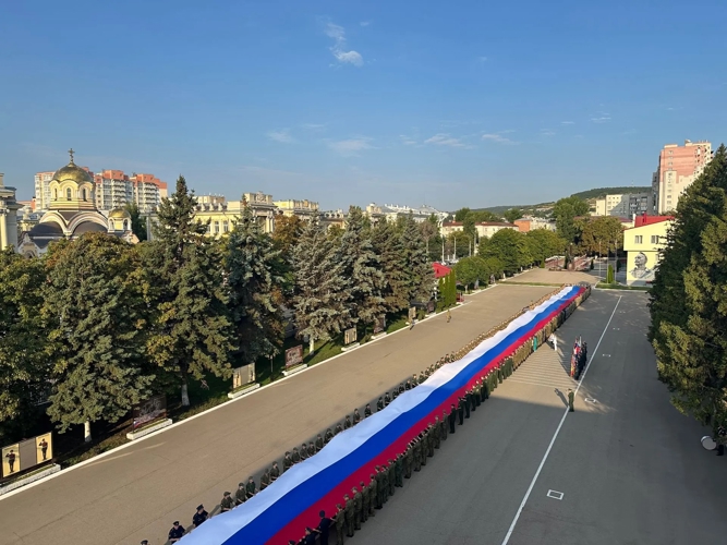 В военном институте отметили День Государственного флага