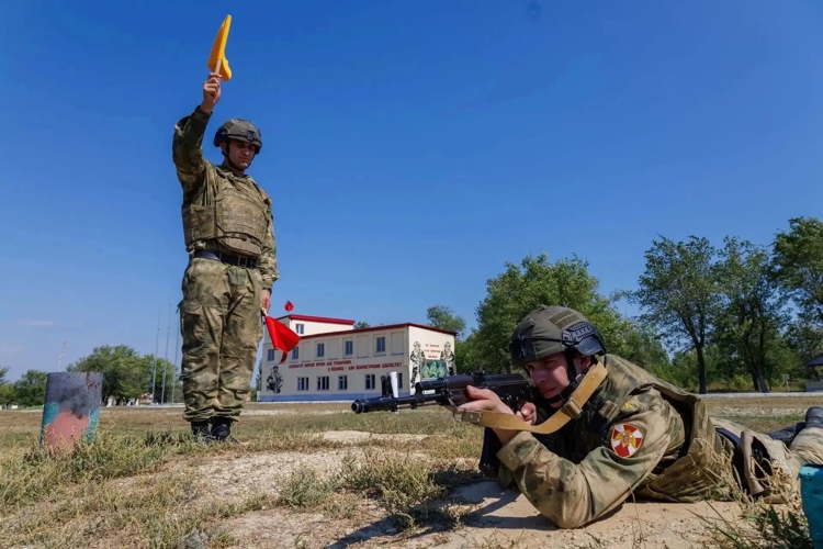 С первокурсниками проведены занятия в полевых условиях