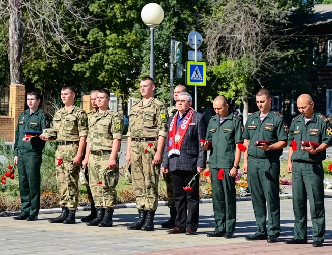 Военнослужащие военного института стали участниками памятного митинга