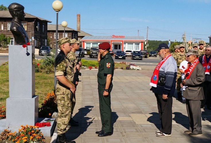 Военнослужащие военного института стали участниками памятного митинга