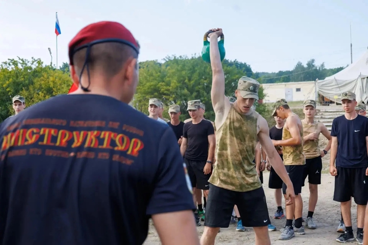 В военном институте отметили День физкультурника