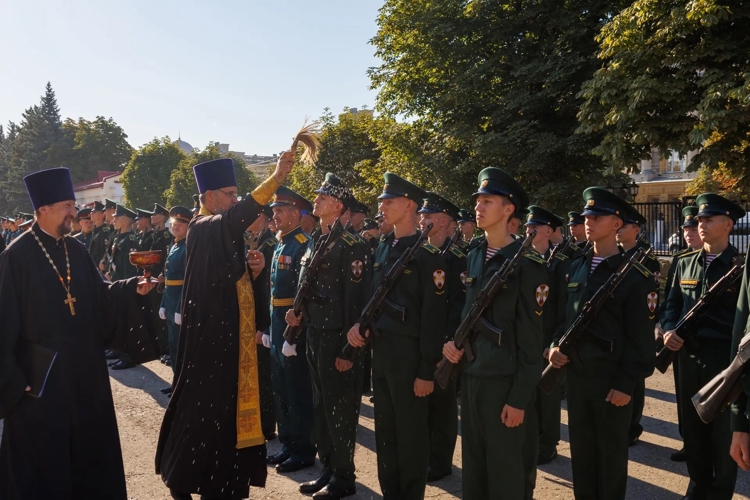 Генерал-полковник Олег Плохой принял участие в церемонии приведения первокурсников Саратовского военного ордена Жукова Краснознаменного института войск национальной гвардии Российской Федерации к военной присяге и присвоения институту почетного наименования «имени Ф. Э. Дзержинского»