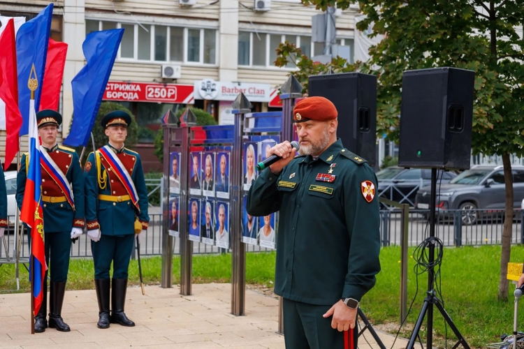Военнослужащий военного института занесен на Галерею почета Кировского района города Саратова