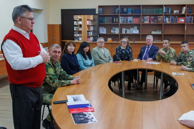 Выпускник военного института провел беседу с личным составом военного института