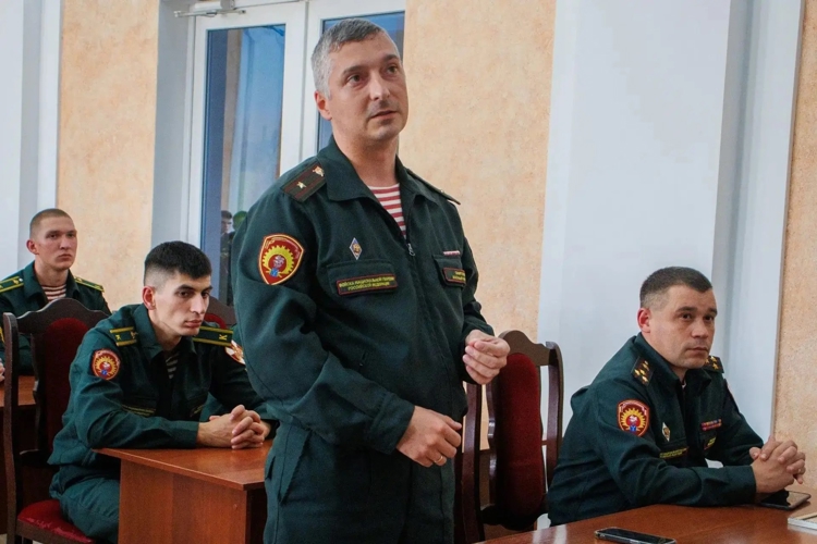 Личный состав военного института принял участие в открытом диалоге с Генеральным консулом